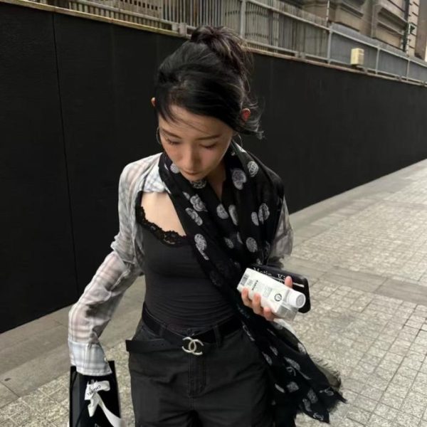 designer,replica,clothing,fake,1:1,lv,luxury,high quality Chanel’s new cashmere scarf (XNAKE)