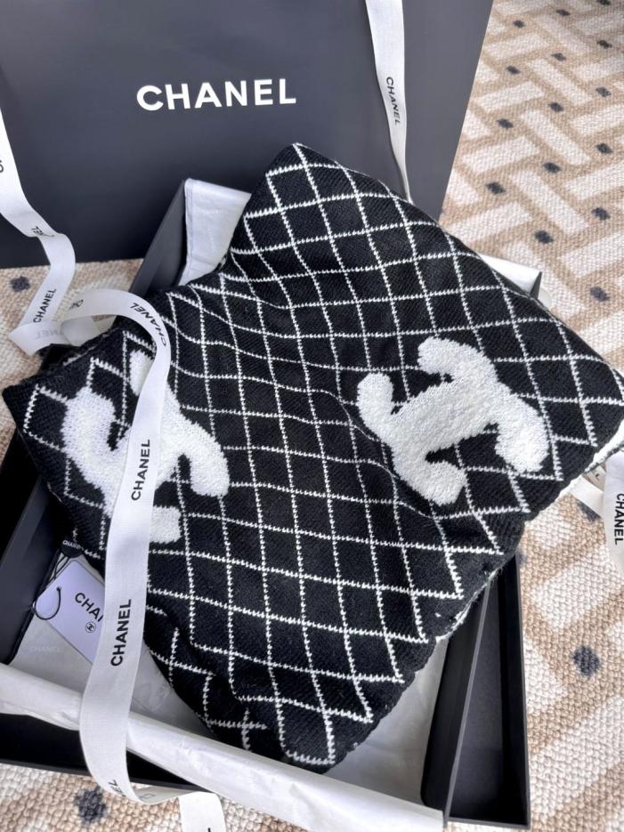 designer,replica,clothing,fake,1:1,lv,luxury,high quality Chanel diamond-patterned double-sided knit scarf, extra fluffy (9Q28N) designer,replica,clothing,fake,1:1,lv,luxury,high quality Chanel diamond-patterned double-sided knit scarf, extra fluffy (9Q28N)