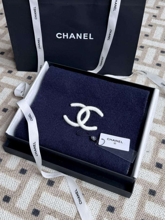designer,replica,clothing,fake,1:1,lv,luxury,high quality Chanel Pineapple Quilted Reversible Scarf (7CE71) designer,replica,clothing,fake,1:1,lv,luxury,high quality Chanel Pineapple Quilted Reversible Scarf (7CE71)
