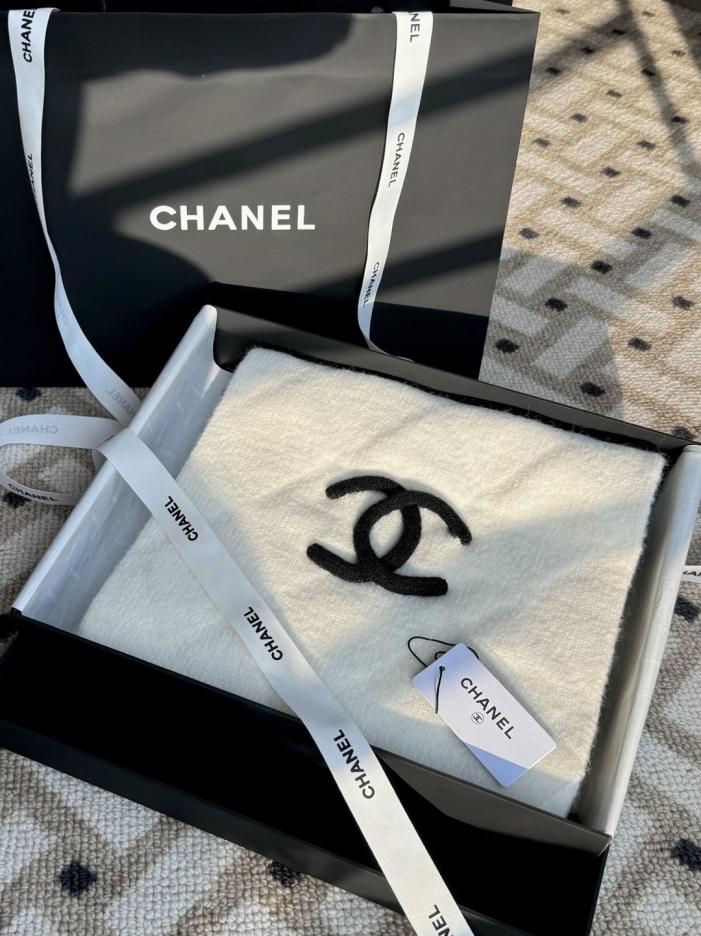 designer,replica,clothing,fake,1:1,lv,luxury,high quality Chanel Pineapple Quilted Reversible Scarf (H0N8M) designer,replica,clothing,fake,1:1,lv,luxury,high quality Chanel Pineapple Quilted Reversible Scarf (H0N8M)