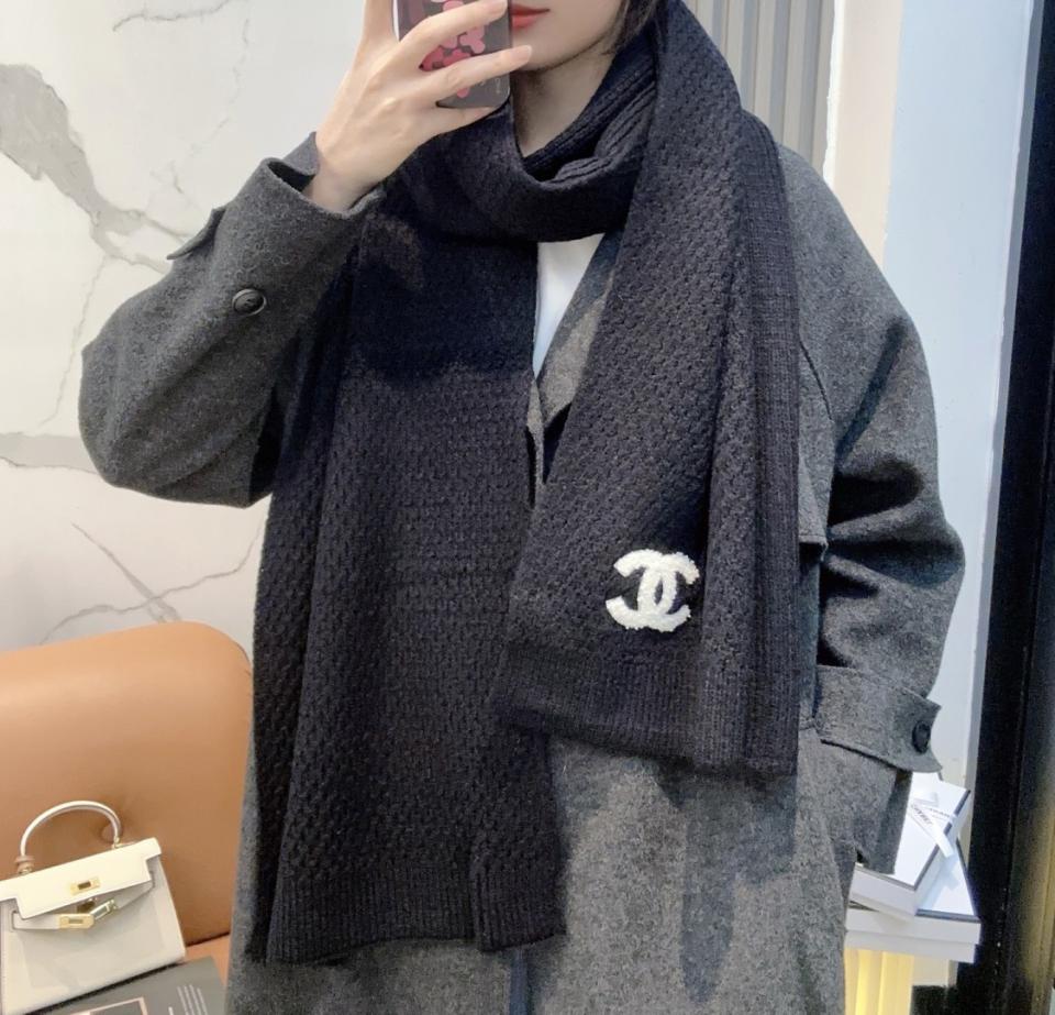 designer,replica,clothing,fake,1:1,lv,luxury,high quality CHANEL’s latest woven scarf collection (H4DUG) available at boutiques. designer,replica,clothing,fake,1:1,lv,luxury,high quality CHANEL’s latest woven scarf collection (H4DUG) available at boutiques.