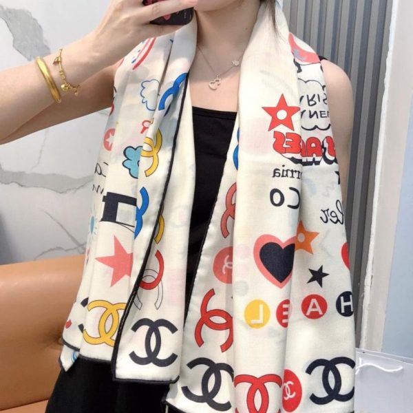 designer,replica,clothing,fake,1:1,lv,luxury,high quality Chanel’s latest velvet scarf features a classic camellia design and an elegant Coco style (D9TNF).