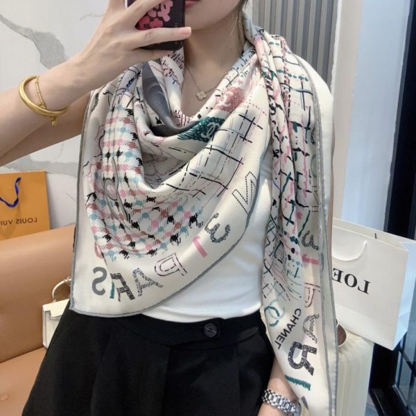 designer,replica,clothing,fake,1:1,lv,luxury,high quality Chanel’s latest velvet square scarf, featuring a classic camellia design and an elegant Coco style (SKG2T).