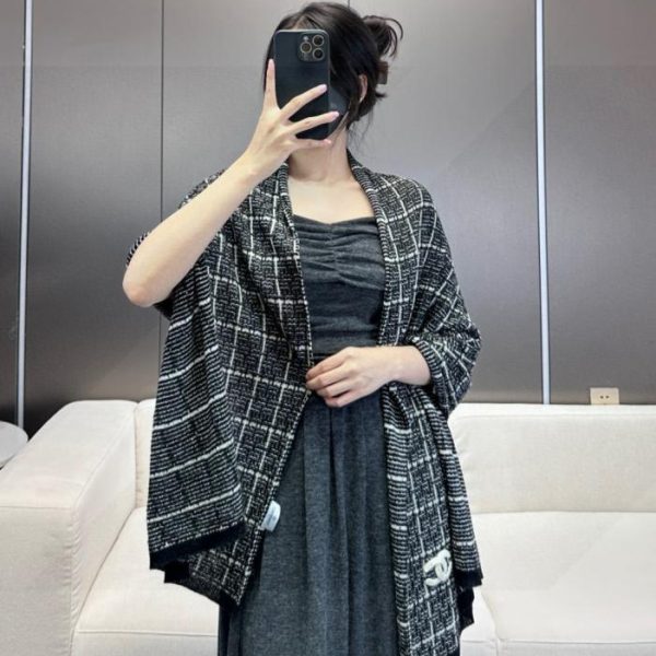 designer,replica,clothing,fake,1:1,lv,luxury,high quality Chanel Double C Shawl: Double-layered, double-sided shimmering gold and silver thread (FY997)