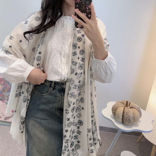 designer,replica,clothing,fake,1:1,lv,luxury,high quality Chanel shawl, made with 300-count ring velvet and inlaid with imported soft metal wire (NI2CA).