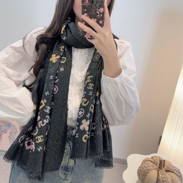 designer,replica,clothing,fake,1:1,lv,luxury,high quality Chanel shawl, made with 300-count ring velvet and inlaid with imported soft metal wire (SKIJA).