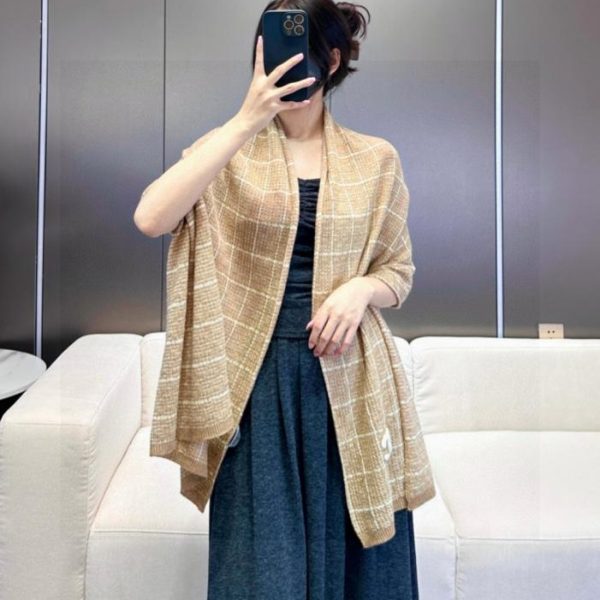 designer,replica,clothing,fake,1:1,lv,luxury,high quality Chanel Double C Shawl: Double-layered, double-sided shimmering gold and silver thread (HT8T5)
