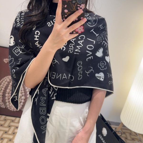 designer,replica,clothing,fake,1:1,lv,luxury,high quality Chanel’s latest velvet scarf features a classic camellia design and an elegant Coco style (UVYV4).