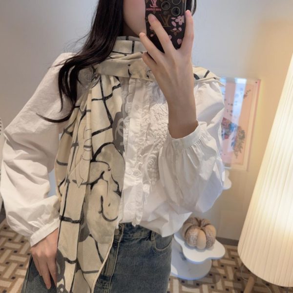 designer,replica,clothing,fake,1:1,lv,luxury,high quality Chanel’s latest quilted velvet scarf, classic camellia and elegant Coco style (H3XN3)