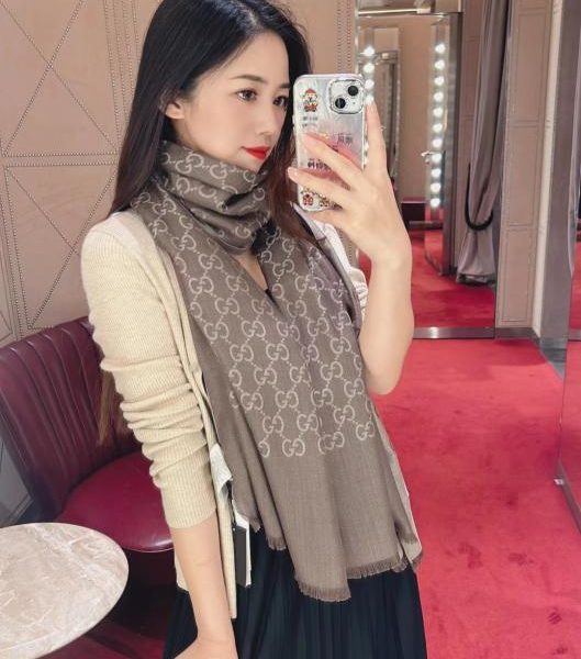 designer,replica,clothing,fake,1:1,lv,luxury,high quality GG Long Scarf, Elegant Two-Tone Jacquard Silk Cashmere Long Scarf (SI5NR)