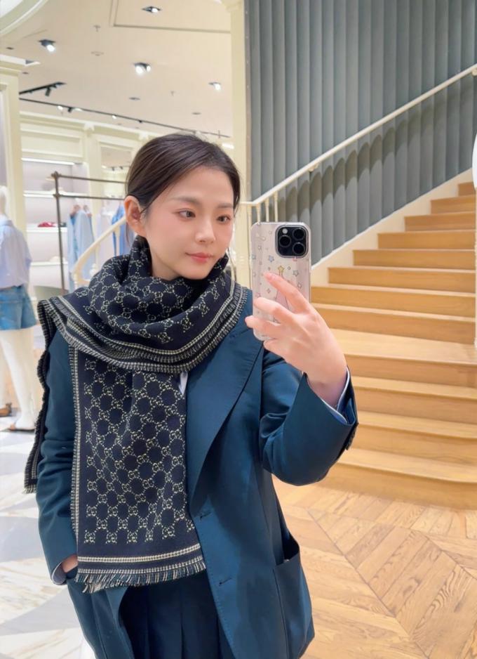 designer,replica,clothing,fake,1:1,lv,luxury,high quality Gucci’s new reversible wool scarf for Fall/Winter (KEIM3) is a stylish and retro design. designer,replica,clothing,fake,1:1,lv,luxury,high quality Gucci’s new reversible wool scarf for Fall/Winter (KEIM3) is a stylish and retro design.