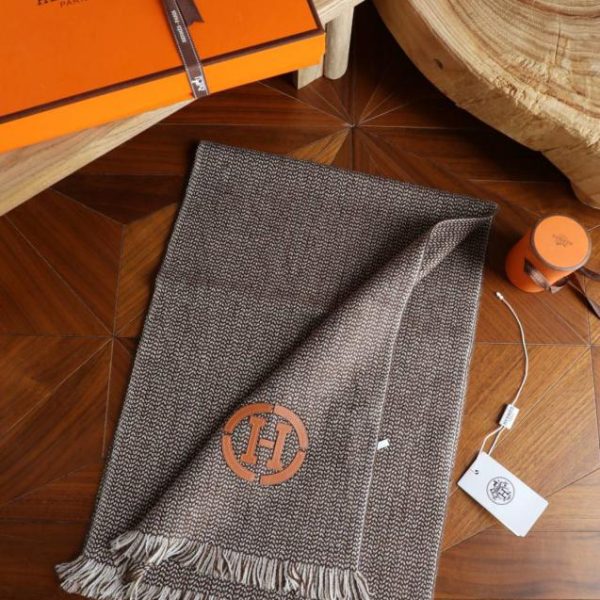 designer,replica,clothing,fake,1:1,lv,luxury,high quality Hermes men’s scarf with polka dot texture and embroidered leather label, 100% cashmere wool fabric (MZM20).