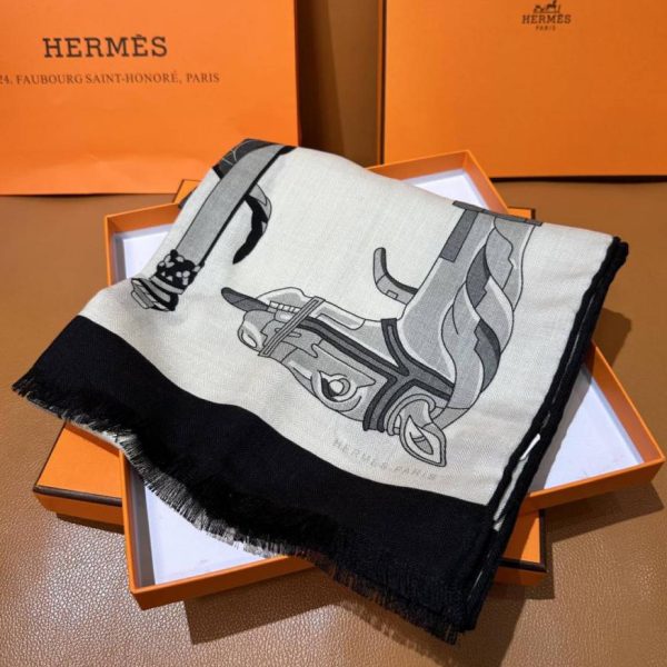 designer,replica,clothing,fake,1:1,lv,luxury,high quality Hermes reversible, same-color “KATSOUNA” rectangular scarf (IEHMF)