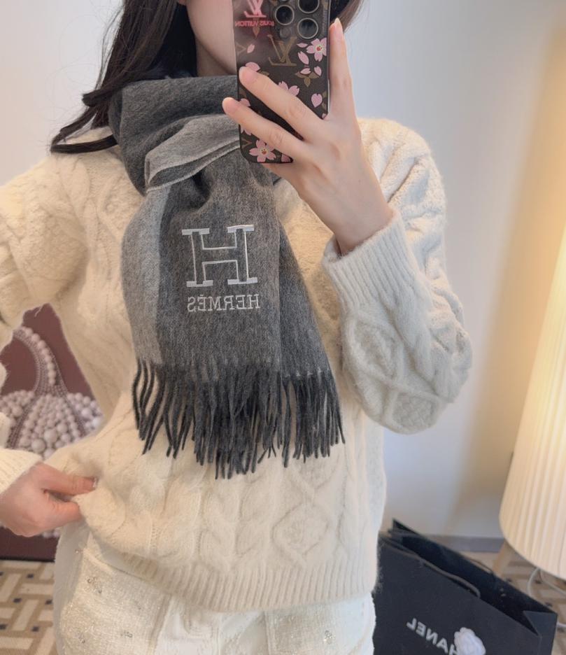 designer,replica,clothing,fake,1:1,lv,luxury,high quality Hermès reversible scarf, 100% lambskin (B5DGB) designer,replica,clothing,fake,1:1,lv,luxury,high quality Hermès reversible scarf, 100% lambskin (B5DGB)