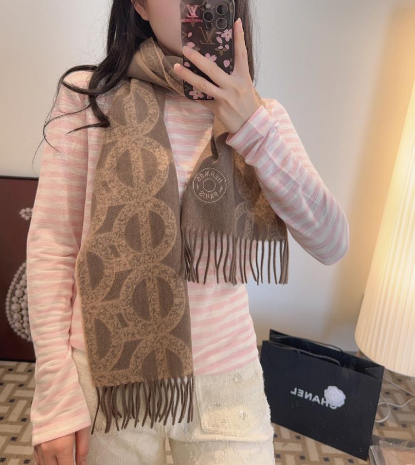 designer,replica,clothing,fake,1:1,lv,luxury,high quality Hermès reversible scarf, 100% lambskin (35GM3) designer,replica,clothing,fake,1:1,lv,luxury,high quality Hermès reversible scarf, 100% lambskin (35GM3)