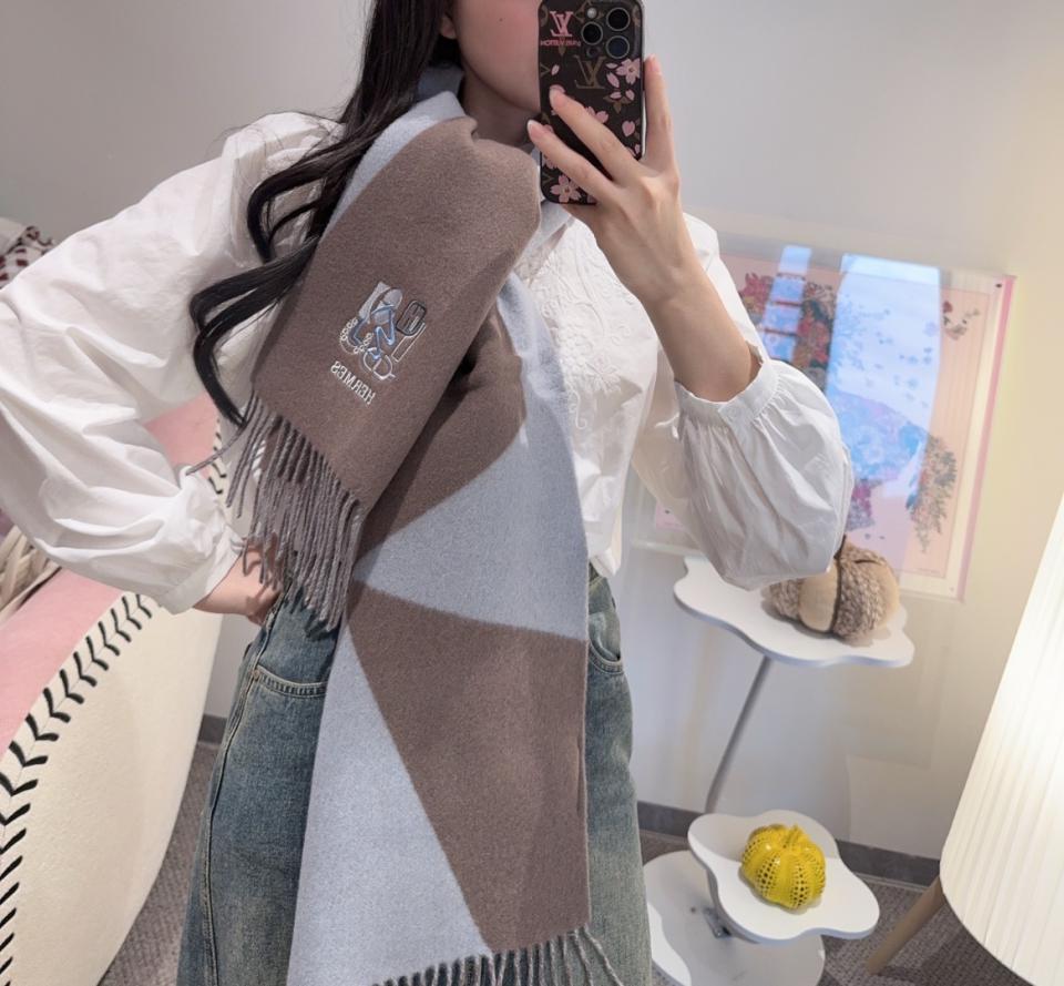 designer,replica,clothing,fake,1:1,lv,luxury,high quality Hermès reversible scarf, 100% lambskin (FIYZU) designer,replica,clothing,fake,1:1,lv,luxury,high quality Hermès reversible scarf, 100% lambskin (FIYZU)