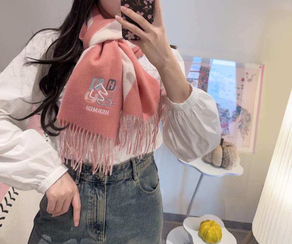 designer,replica,clothing,fake,1:1,lv,luxury,high quality Hermès reversible scarf, 100% lambskin (MM0IX) designer,replica,clothing,fake,1:1,lv,luxury,high quality Hermès reversible scarf, 100% lambskin (MM0IX)