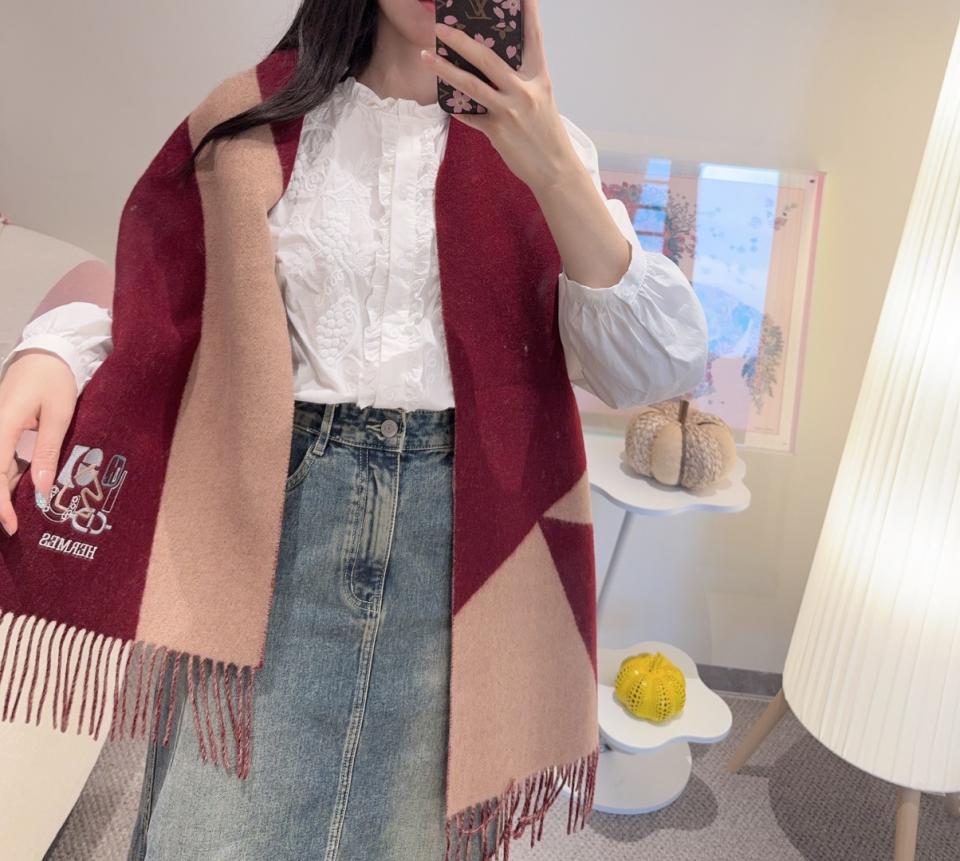 designer,replica,clothing,fake,1:1,lv,luxury,high quality Hermès reversible scarf, 100% lambskin (ROCT5) designer,replica,clothing,fake,1:1,lv,luxury,high quality Hermès reversible scarf, 100% lambskin (ROCT5)