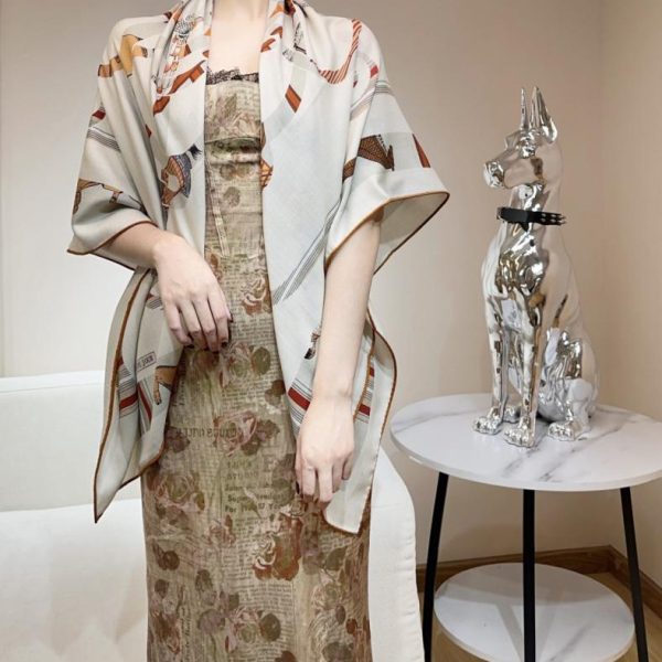 designer,replica,clothing,fake,1:1,lv,luxury,high quality Hermes “Gold Spurs and Horse Overlay” Shawl [140 Top Grade Silk and Wool, Double-sided, Same Color] (KI6HJ)