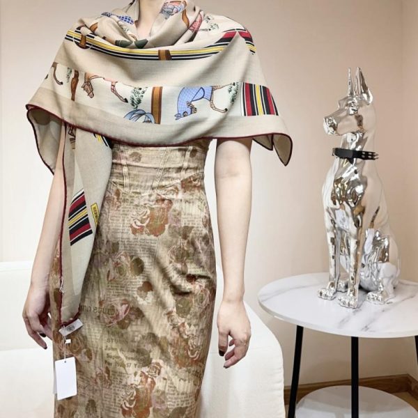 designer,replica,clothing,fake,1:1,lv,luxury,high quality Hermes “Gold Spurs and Horse Overlay” Shawl [140 Top Grade Silk & Wool, Double-sided, Same Color] (QH9NL)