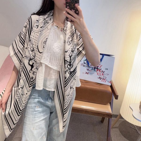 designer,replica,clothing,fake,1:1,lv,luxury,high quality Hermès reversible tonal velvet scarf with “Amazonian Celebration” pattern (KE6EI)