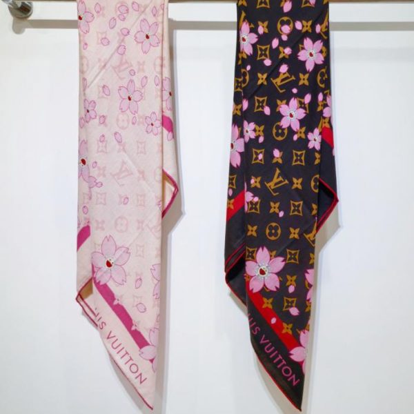 designer,replica,clothing,fake,1:1,lv,luxury,high quality LV x TM “Cherry Blossom” RLV 47, reversible, 140x140cm, cashmere + silk (UA95O)