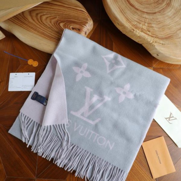 designer,replica,clothing,fake,1:1,lv,luxury,high quality LV cashmere version, original design with chip, original craftsmanship, thick and warm, double-sided overlock stitching to prevent fraying (4U4OU) scarf.