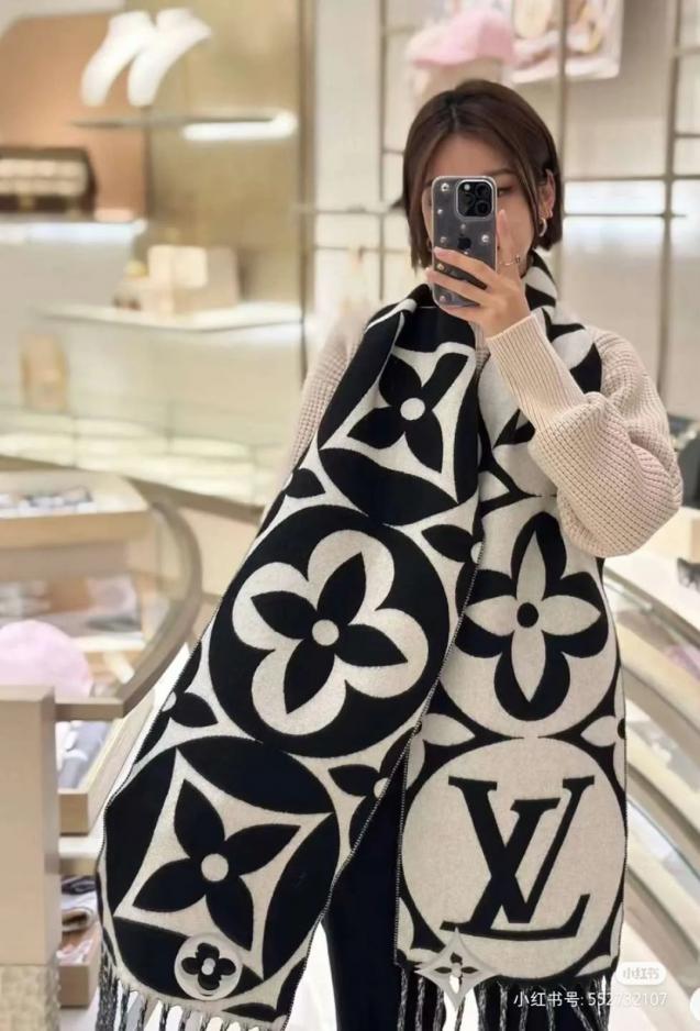 designer,replica,clothing,fake,1:1,lv,luxury,high quality LV extra-long, narrow, circle scarf, unisex style, classic LV pattern, double-sided yarn-dyed jacquard (ZH0W5) designer,replica,clothing,fake,1:1,lv,luxury,high quality LV extra-long, narrow, circle scarf, unisex style, classic LV pattern, double-sided yarn-dyed jacquard (ZH0W5)