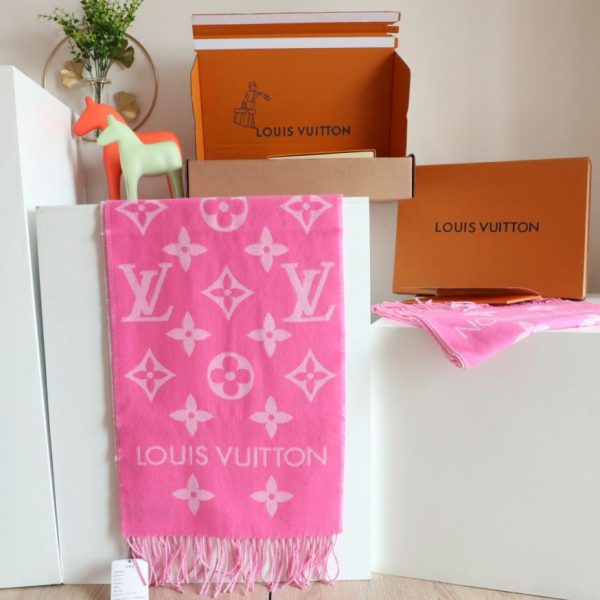 designer,replica,clothing,fake,1:1,lv,luxury,high quality LV’s latest double-breasted logo scarf (C9F4W)