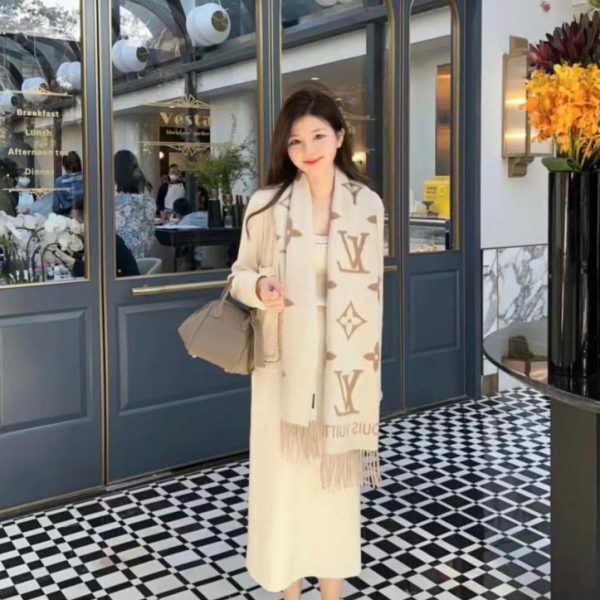 designer,replica,clothing,fake,1:1,lv,luxury,high quality Louis Vuitton Classic Milk Tea Color Scarf (D37B4)