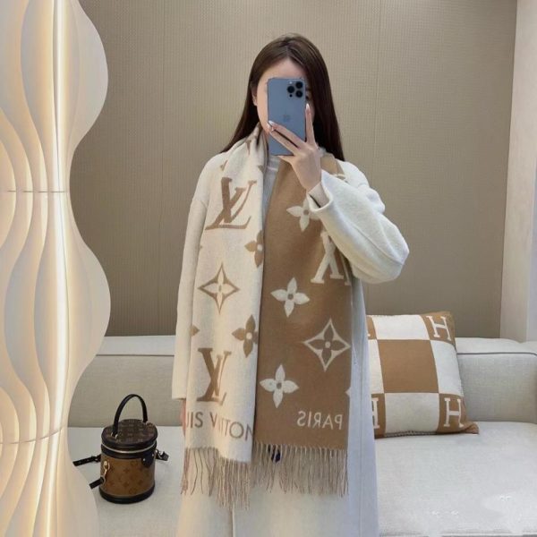 designer,replica,clothing,fake,1:1,lv,luxury,high quality Louis Vuitton Classic New Milk Tea Color Scarf (O1VS2)