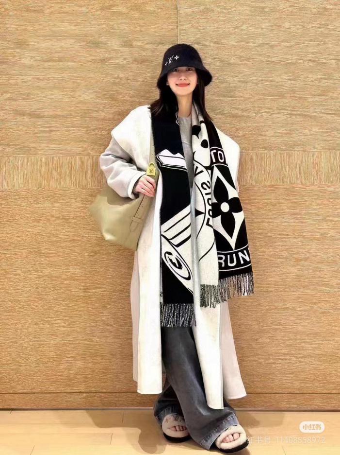 designer,replica,clothing,fake,1:1,lv,luxury,high quality LV Lock and Keys Scarf (NCMNF) designer,replica,clothing,fake,1:1,lv,luxury,high quality LV Lock and Keys Scarf (NCMNF)