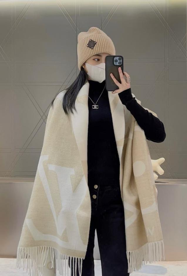 designer,replica,clothing,fake,1:1,lv,luxury,high quality New Louis Vuitton cashmere shawl with gold thread, milk tea color, M77407 (5NF55) designer,replica,clothing,fake,1:1,lv,luxury,high quality New Louis Vuitton cashmere shawl with gold thread, milk tea color, M77407 (5NF55)