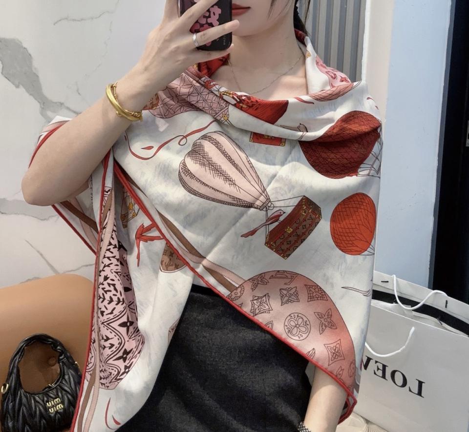 designer,replica,clothing,fake,1:1,lv,luxury,high quality Louis Vuitton 140cm velvet square scarf, “Hot Air Balloon” (T7JVU) designer,replica,clothing,fake,1:1,lv,luxury,high quality Louis Vuitton 140cm velvet square scarf, “Hot Air Balloon” (T7JVU)