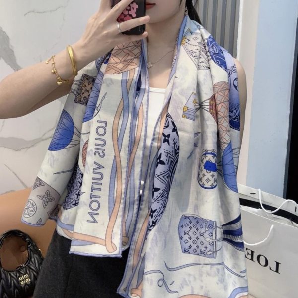 designer,replica,clothing,fake,1:1,lv,luxury,high quality Louis Vuitton 140cm Velvet Square Scarf – Hot Air Balloon (L9A4M)