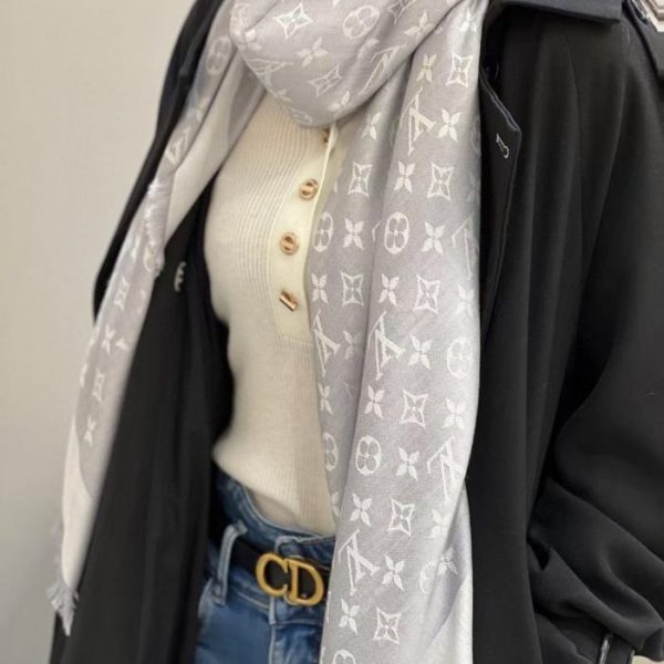 designer,replica,clothing,fake,1:1,lv,luxury,high quality Light gray Louis Vuitton classic design with subtle jacquard Monogram pattern (0B2QU)