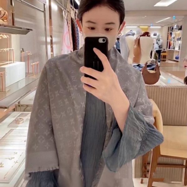 designer,replica,clothing,fake,1:1,lv,luxury,high quality Light grey Louis Vuitton classic design with subtle jacquard Monogram pattern (KXYC4)