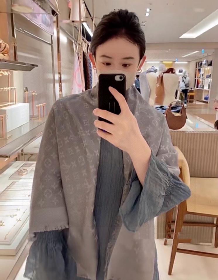 designer,replica,clothing,fake,1:1,lv,luxury,high quality Light grey Louis Vuitton classic design with subtle jacquard Monogram pattern (KXYC4) designer,replica,clothing,fake,1:1,lv,luxury,high quality Light grey Louis Vuitton classic design with subtle jacquard Monogram pattern (KXYC4)