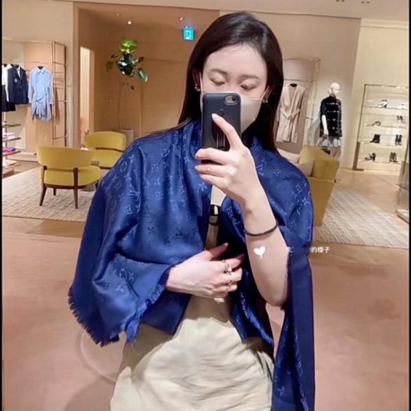designer,replica,clothing,fake,1:1,lv,luxury,high quality Dark blue Louis Vuitton classic design with subtle jacquard Monogram pattern (BG5R1)
