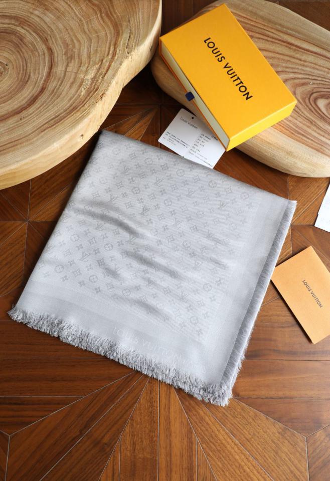 designer,replica,clothing,fake,1:1,lv,luxury,high quality LV small logo silver thread square scarf, three colors (OWV16) designer,replica,clothing,fake,1:1,lv,luxury,high quality LV small logo silver thread square scarf, three colors (OWV16)