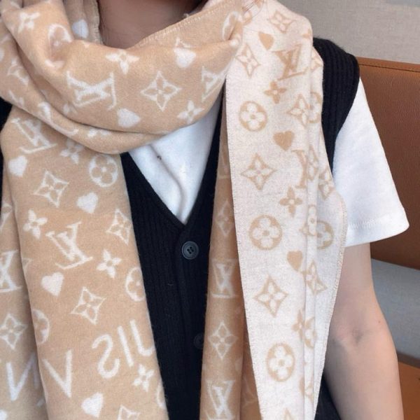 designer,replica,clothing,fake,1:1,lv,luxury,high quality Limited edition LV cashmere scarf with classic small logo and full heart design (E5GN2)