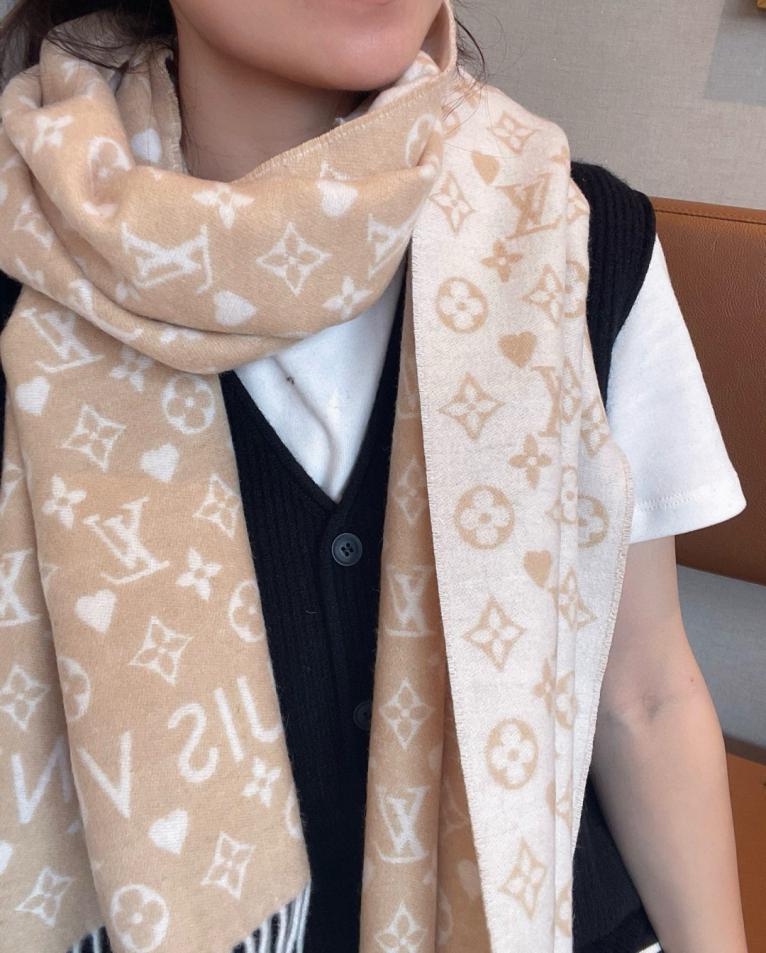 designer,replica,clothing,fake,1:1,lv,luxury,high quality Limited edition LV cashmere scarf with classic small logo and full heart design (E5GN2) designer,replica,clothing,fake,1:1,lv,luxury,high quality Limited edition LV cashmere scarf with classic small logo and full heart design (E5GN2)