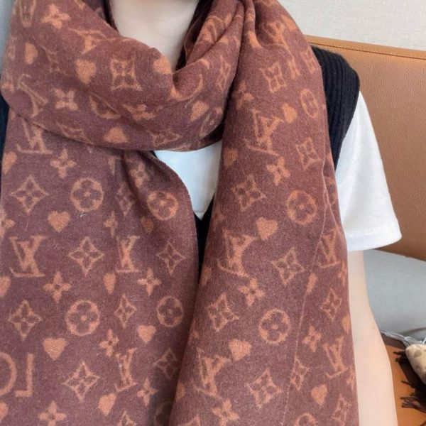 designer,replica,clothing,fake,1:1,lv,luxury,high quality Limited edition LV cashmere scarf with classic small logo and full heart design (F2AIL)