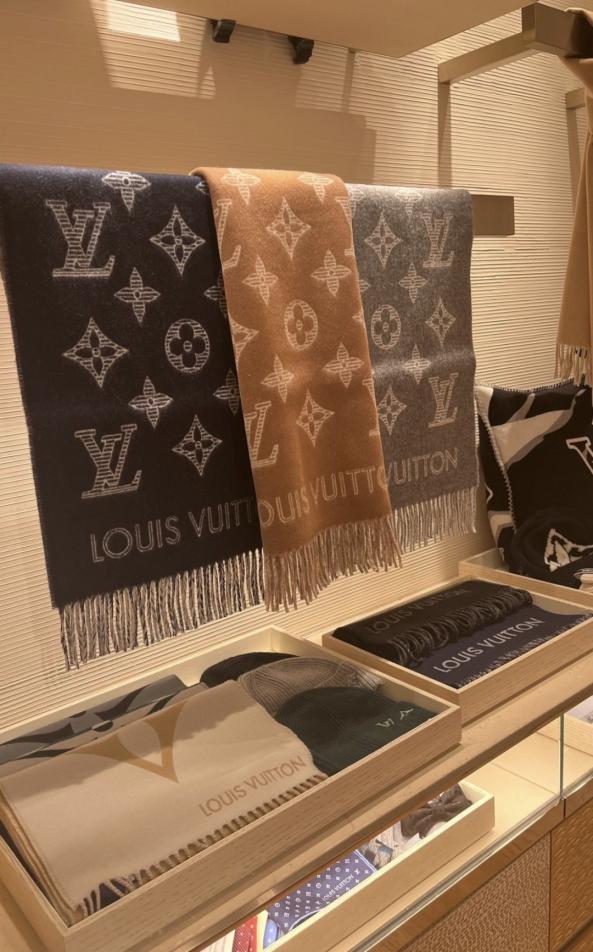 designer,replica,clothing,fake,1:1,lv,luxury,high quality LV Essential Shine scarf with metallic fibers woven into the Monogram pattern (WCFVW) designer,replica,clothing,fake,1:1,lv,luxury,high quality LV Essential Shine scarf with metallic fibers woven into the Monogram pattern (WCFVW)