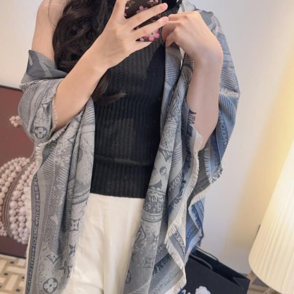 designer,replica,clothing,fake,1:1,lv,luxury,high quality Denim Blue Royal Louis Vuitton Malles Merveilleuses Wool Shawl (LS2LZ)
