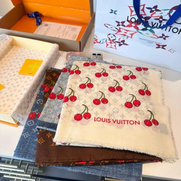 designer,replica,clothing,fake,1:1,lv,luxury,high quality LV × TM Monogram Cerise Handkerchief, Louis Vuitton x Takashi Murakami Reissue Series Monogram Pattern (H0K32)