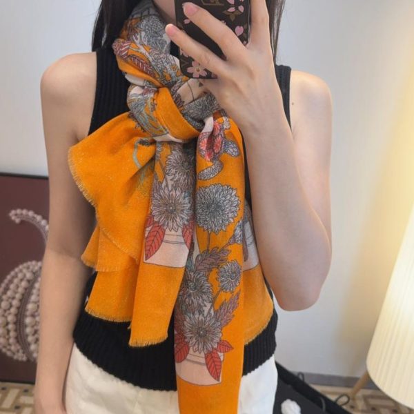 designer,replica,clothing,fake,1:1,lv,luxury,high quality Louis Vuitton silver-thread cashmere long scarf, same style as in boutiques, classic Monogram pattern (M1ZOV).