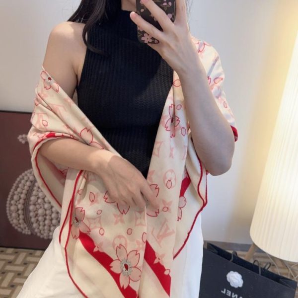 designer,replica,clothing,fake,1:1,lv,luxury,high quality Louis Vuitton’s latest boutique model, the Sakura design (VRGT0)