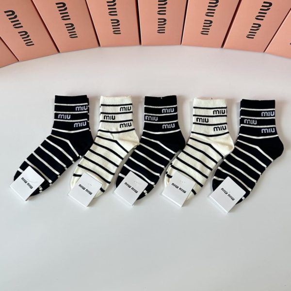 designer,replica,clothing,fake,1:1,lv,luxury,high quality MiuMiu New Mid-Length Socks, 5 pairs per box (Y02FO)