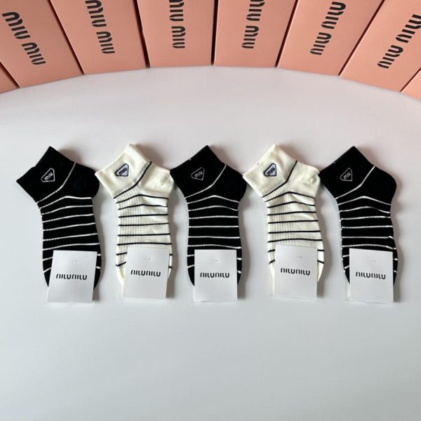 designer,replica,clothing,fake,1:1,lv,luxury,high quality MiuMiu New Embroidered Mid-calf Socks, 5 pairs per box (TZ5KL)